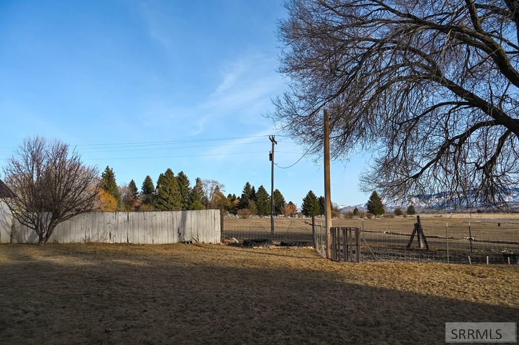 4527 Bar Road, MACKAY, Idaho image 18