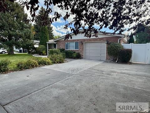 Photo of 1573 Beverly Road, IDAHO FALLS, ID 83402 (MLS # 2180173)