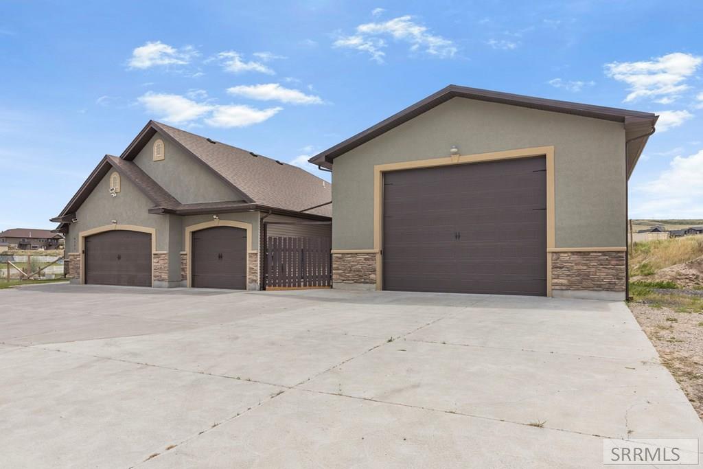 6203 High Willow Lane
