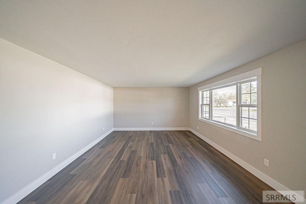 805 Farnsworth Drive