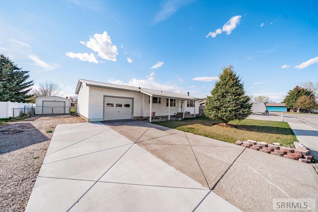 805 Farnsworth Drive