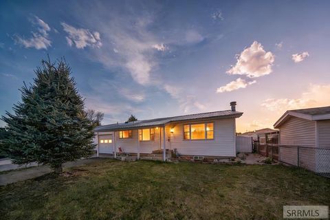 Photo of 805 N Farnsworth Drive, IDAHO FALLS, ID 83401 (MLS # 2185302)