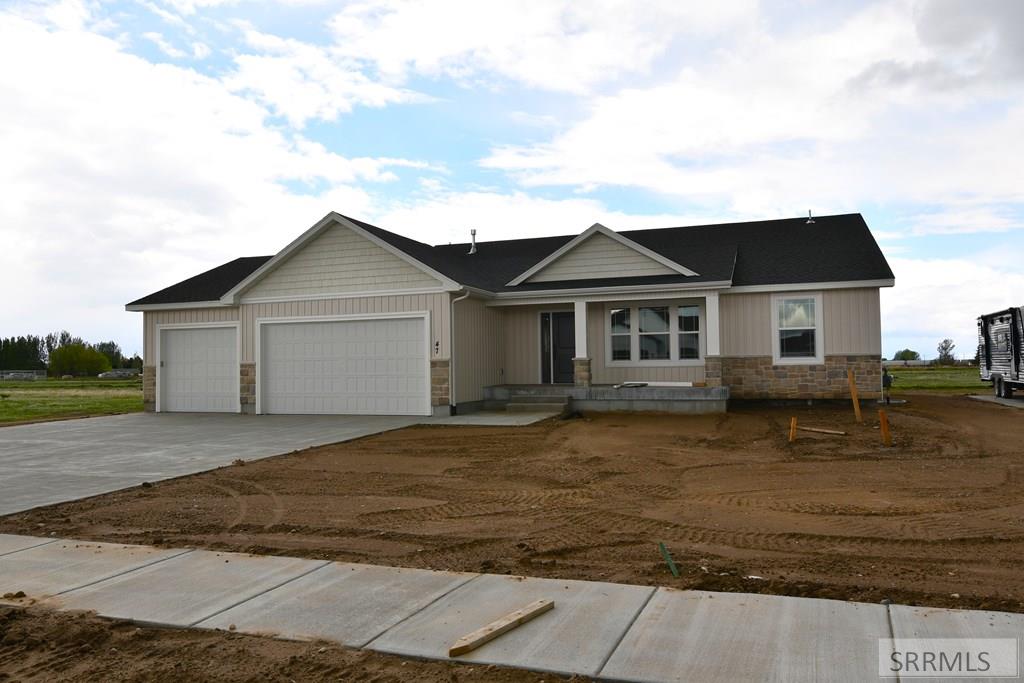 47 N White Pine Ln, RIGBY, Idaho image 2