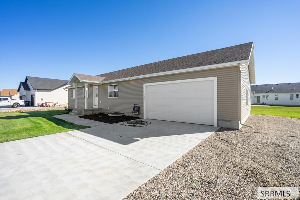 3886 Walnut Way