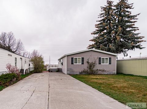 Mobile Home For Sale - 1917 N Pinewood Drive<br/> IDAHO FALLS, ID 83401