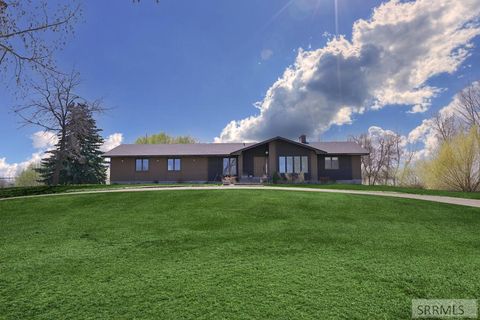 Photo of 435 N 1500 E, ST ANTHONY, ID 83445 (MLS # 2185431)