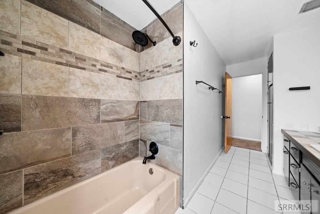 Idaho Falls, Idaho 83404, United States, 5 Bedrooms Bedrooms, ,3 BathroomsBathrooms,Residential,Active,162780