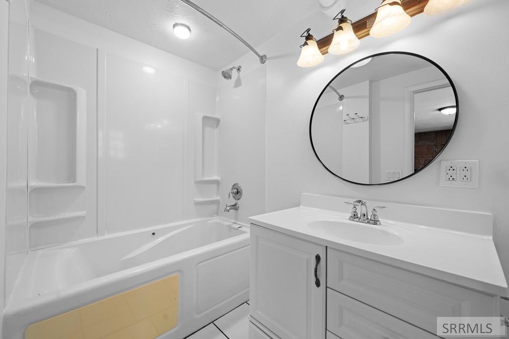 Idaho Falls, Idaho 83404, United States, 5 Bedrooms Bedrooms, ,3 BathroomsBathrooms,Residential,Active,162780