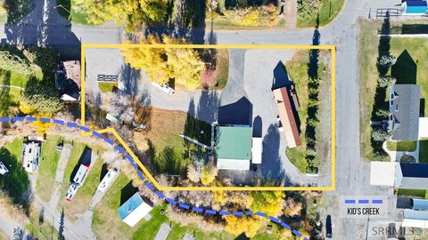 Photo of 107 & 109 Willow Street, MACKAY, ID 83251 (MLS # 2185064)