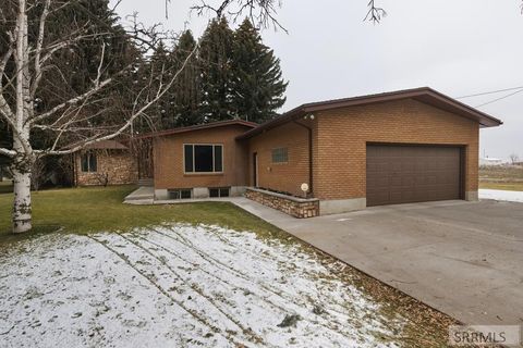 Photo of 10 N 600 W, BLACKFOOT, ID 83221 (MLS # 2181688)