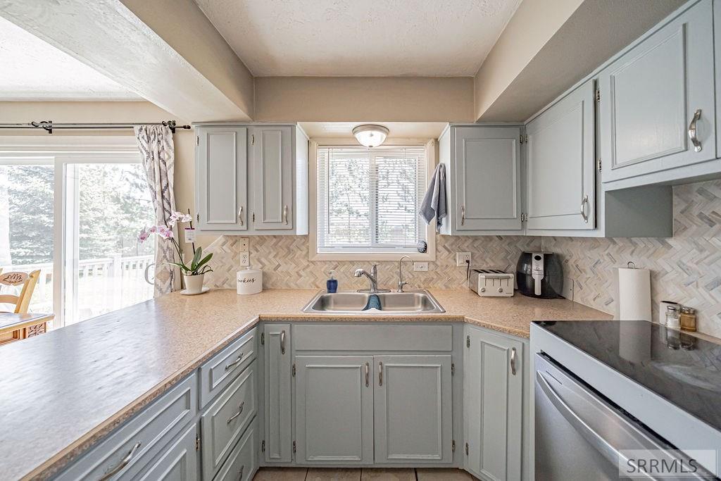 5781 S Ammon Road, IDAHO FALLS, Idaho image 6