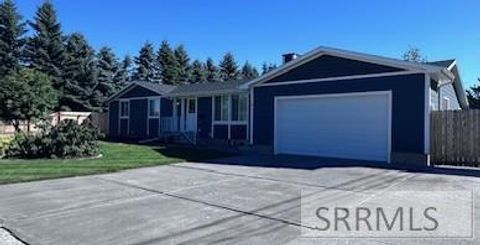 Photo of 1875 McKinzie Avenue, IDAHO FALLS, ID 83404 (MLS # 2180189) Photo of 1875 McKinzie Avenue, IDAHO FALLS, ID 83404 (MLS # 2180189)