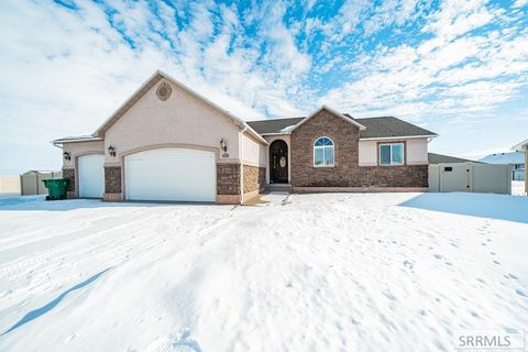 Photo of 668 Meadowbrook St, REXBURG, ID 83440 (MLS # 2173080)