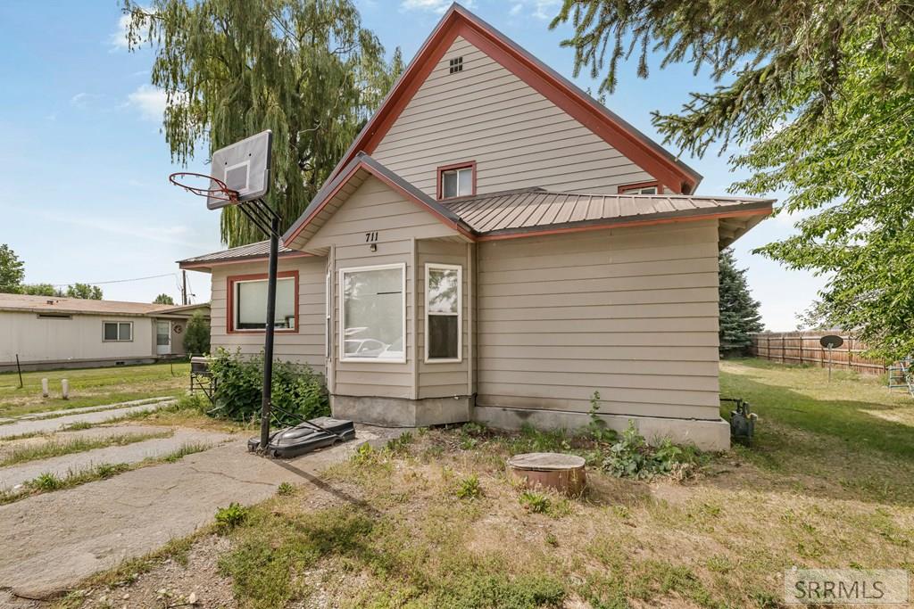 711 1550 N