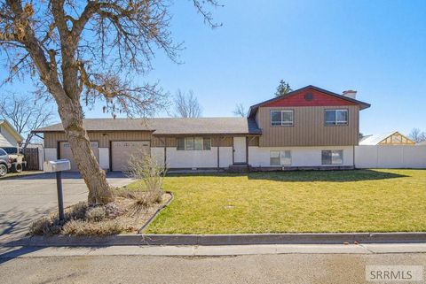 Photo of 660 N Butterfly Drive, IDAHO FALLS, ID 83401 (MLS # 2184892)