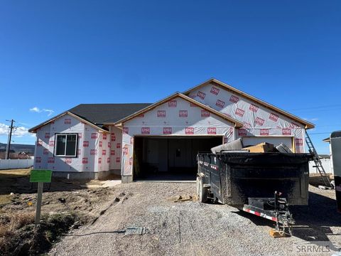 Photo of 4925 Pierce Ave, CHUBBUCK, ID 83202 (MLS # 2181127)