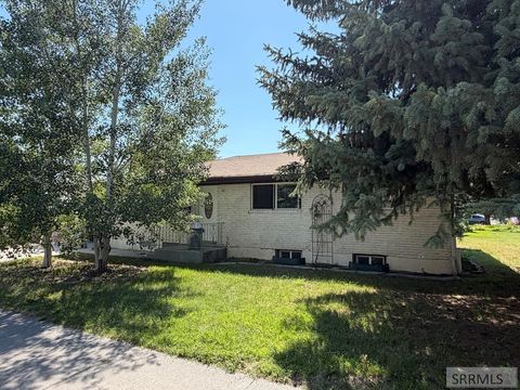 Photo of 1530 June Avenue, IDAHO FALLS, ID 83404 (MLS # 2187743)