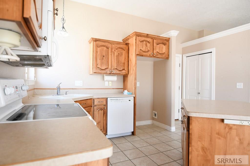 1073 Petersburg Ave, CHUBBUCK, Idaho image 9