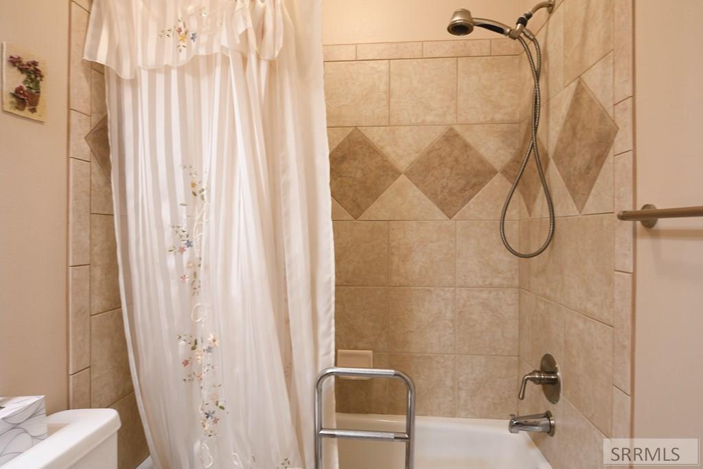 1073 Petersburg Ave, CHUBBUCK, Idaho image 17