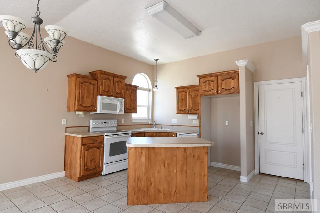 1073 Petersburg Ave, CHUBBUCK, Idaho image 11