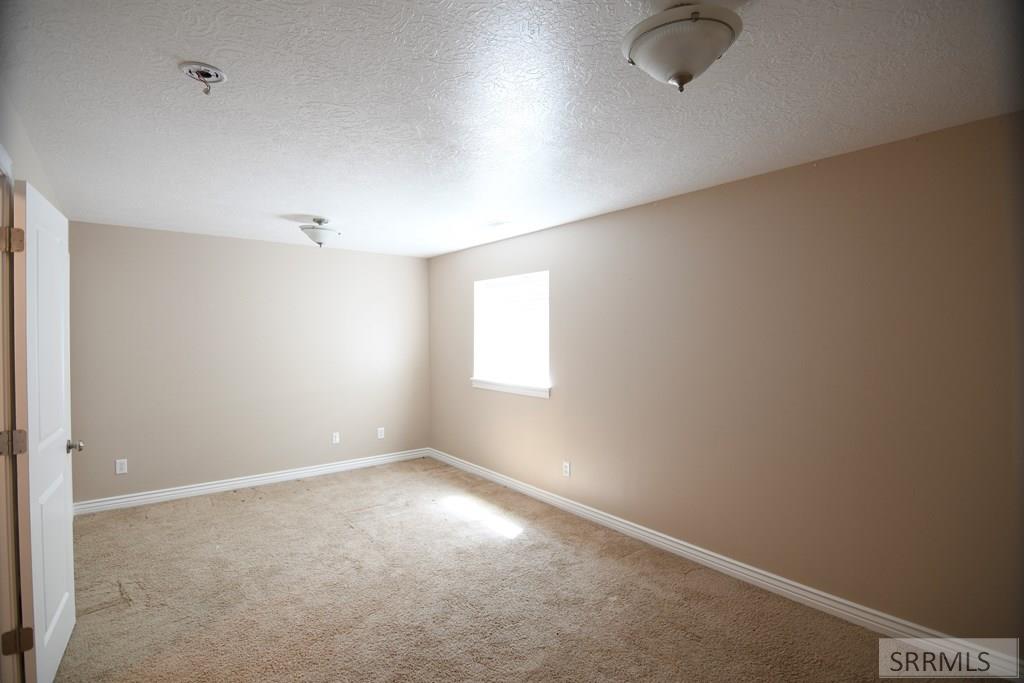 1073 Petersburg Ave, CHUBBUCK, Idaho image 35