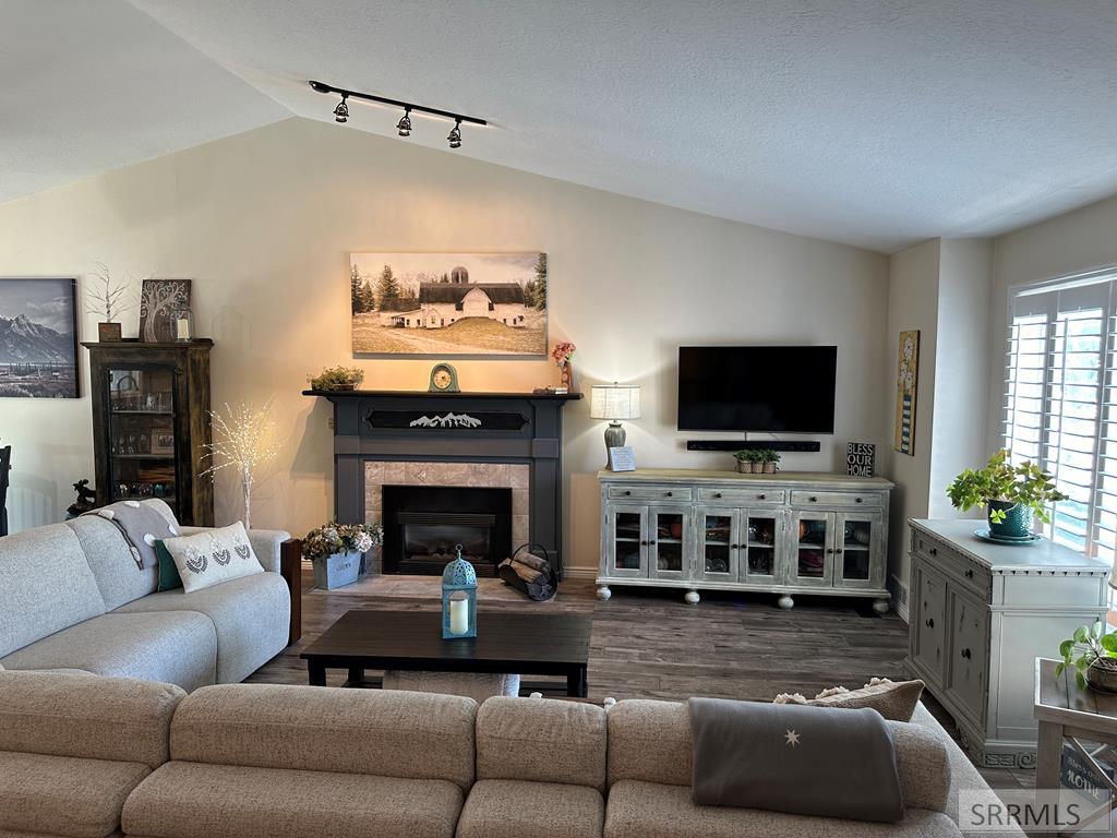 3525 Sun Circle