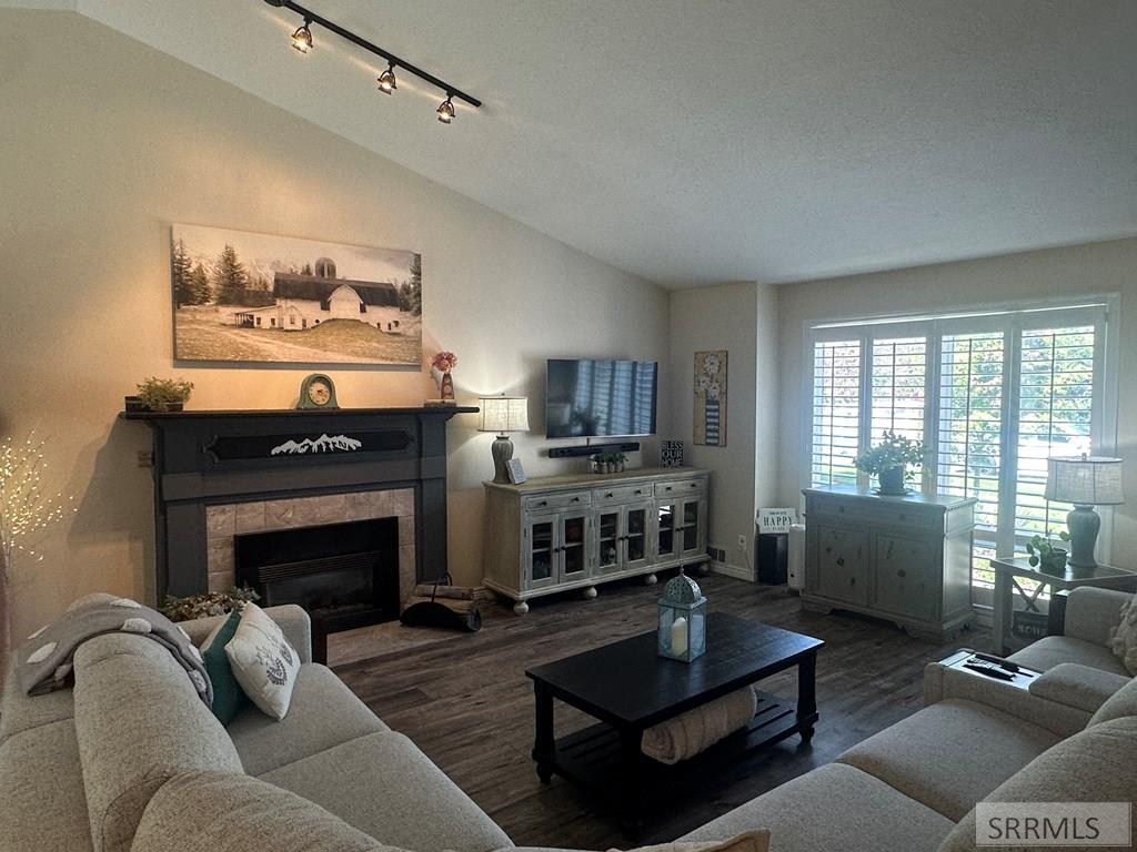 3525 Sun Circle
