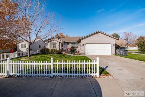 Photo of 2828 Linda Street, IDAHO FALLS, ID 83402 (MLS # 2180325) Photo of 2828 Linda Street, IDAHO FALLS, ID 83402 (MLS # 2180325)