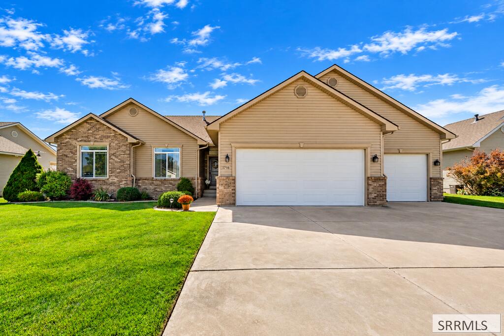 1798 Sunny Pine Way