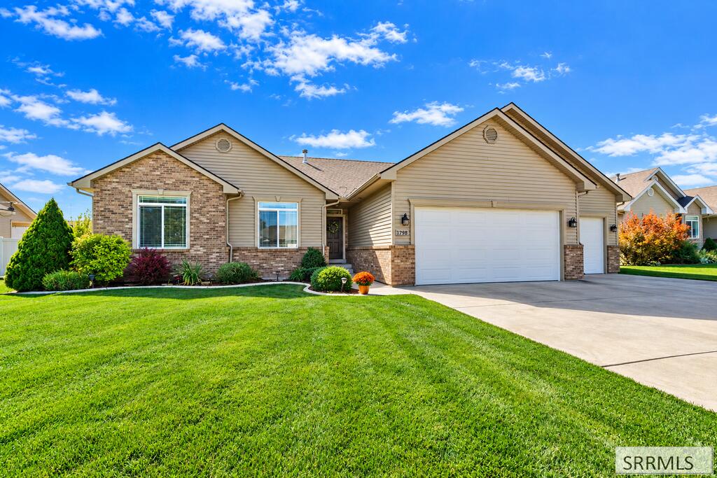 1798 Sunny Pine Way