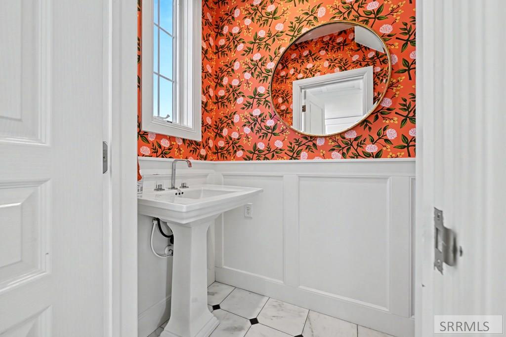 4819 Clearwater Drive