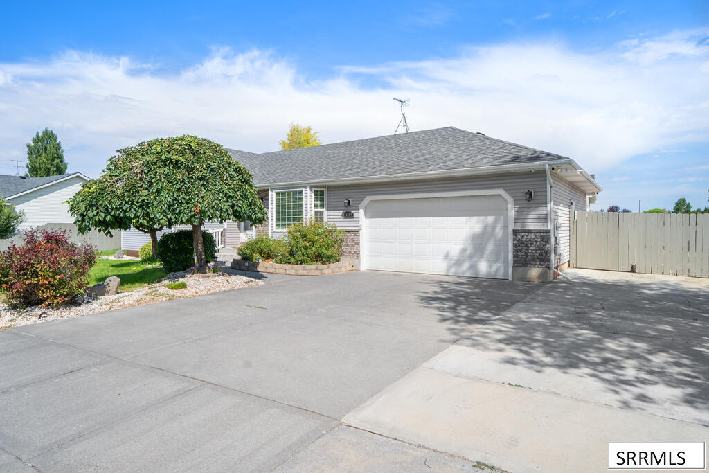 4225 Birchwood Circle
