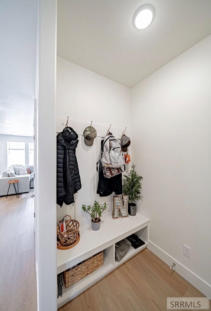 1098 Ashlyn Wy