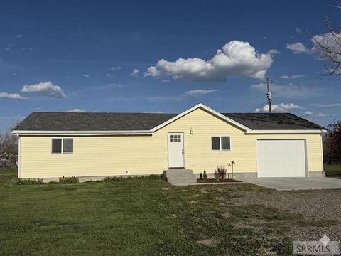 Photo of 330 W 300 N, BLACKFOOT, ID 83211 (MLS # 2185454)