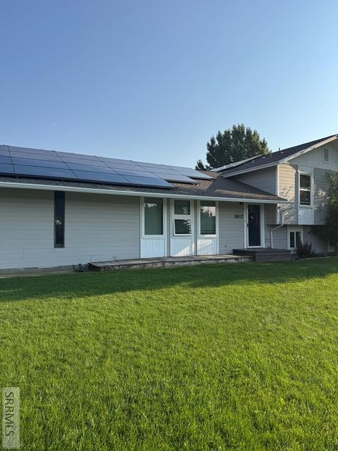 Photo of 1617 9th Street, IDAHO FALLS, ID 83401 (MLS # 2179371)