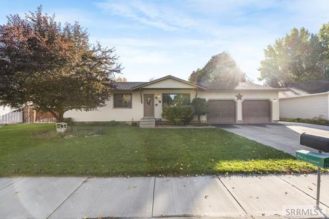 Photo of 1121 Country Road, IDAHO FALLS, ID 83402 (MLS # 2180149) Photo of 1121 Country Road, IDAHO FALLS, ID 83402 (MLS # 2180149)