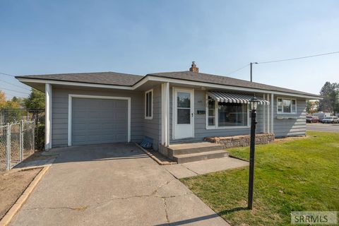 Photo of 1675 S Higbee Avenue, IDAHO FALLS, ID 83404 (MLS # 2185120)