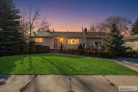Photo of 670 Garfield Street, IDAHO FALLS, ID 83401 (MLS # 2181895)