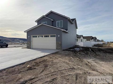 Photo of 1018 Alpine Ave, CHUBBUCK, ID 83202 (MLS # 2182198)