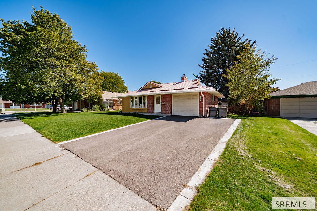 818 Maplewood Drive