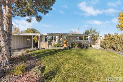 Photo of 605 Melrose Drive, IDAHO FALLS, ID 83401 (MLS # 2180350) Photo of 605 Melrose Drive, IDAHO FALLS, ID 83401 (MLS # 2180350)