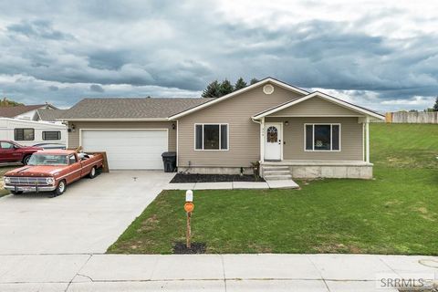 Photo of 324 Autumn Way, AMERICAN FALLS, ID 83211 (MLS # 2180142)