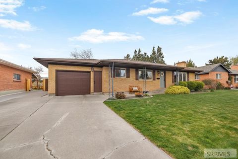 Photo of 1992 Azalea Drive, IDAHO FALLS, ID 83404 (MLS # 2185608)