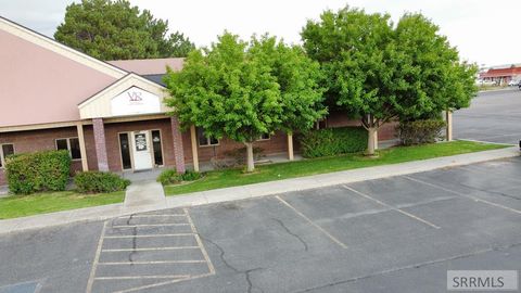 Photo of 1825 Hoopes Avenue, IDAHO FALLS, ID 83404 (MLS # 2178242) Photo of 1825 Hoopes Avenue, IDAHO FALLS, ID 83404 (MLS # 2178242)