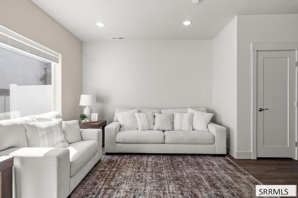 2698 Derrald Loop