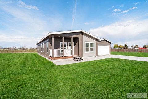 Photo of 951 Cottage Lane, BLACKFOOT, ID 83221 (MLS # 2185535)