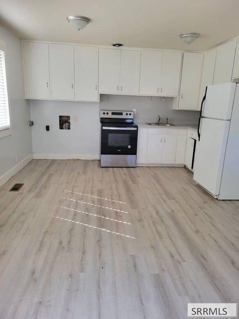 Photo of 695 S Stout AVE, BLACKFOOT, ID 83221 (MLS # 2189498)