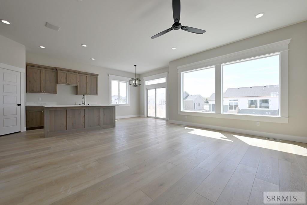 887 Edna St, IDAHO FALLS, Idaho image 2