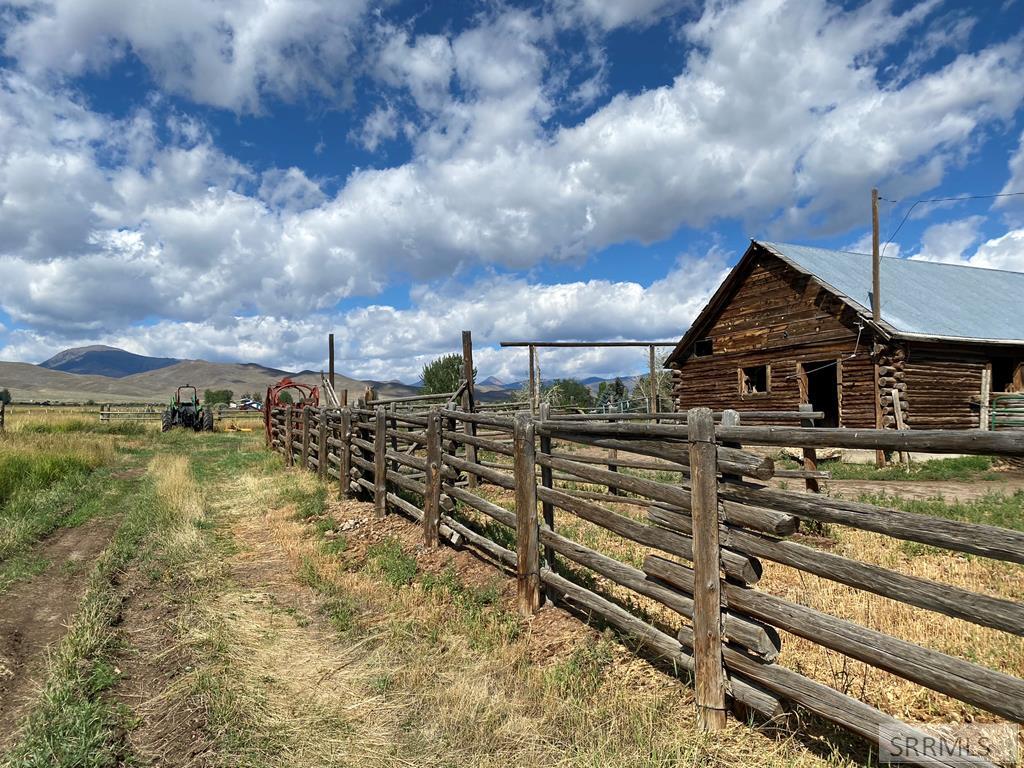 2651 Challis Creek Road, CHALLIS, Idaho image 36