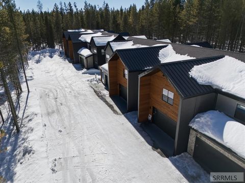 Photo of 4353 Yeti Ln, ISLAND PARK, ID 83429 (MLS # 2180354)